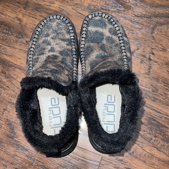 hey dude fuzzy shoes womens